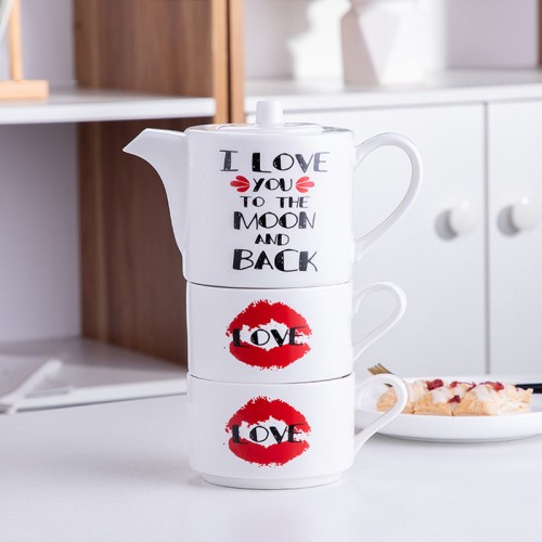 Керамички чајник со 2 шолји 